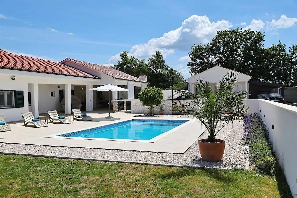Casa de Férias Holiday House Luca With Private Pool Vrsi