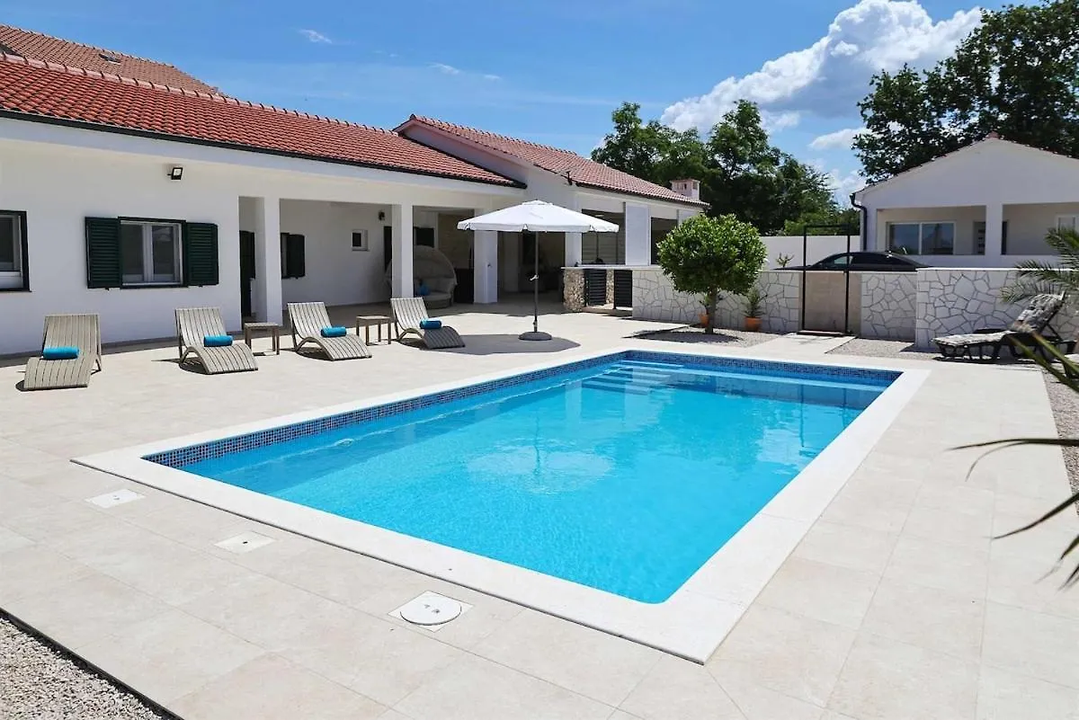 Holiday House Luca With Private Pool Vrsi 0*,